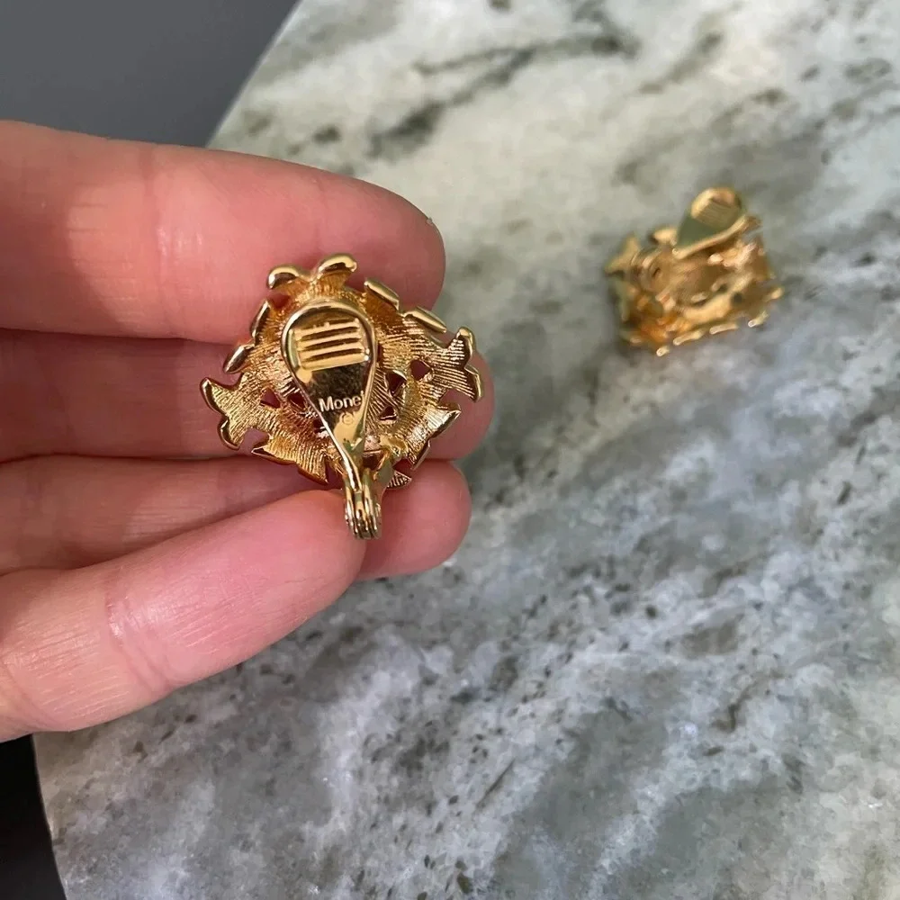 MONET vintage clips earrings- excellent condition - Picture 8 of 11